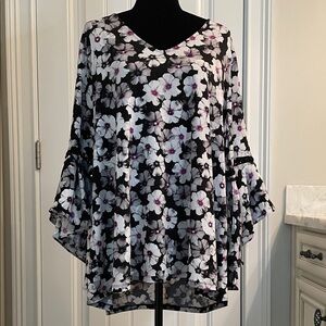 Alfani Black and White 3/4th sleeve Floral Blouse